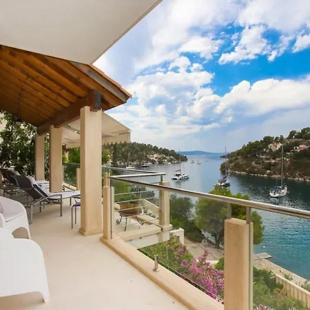 Victoria - Beachfront Luxury * Bobovišća