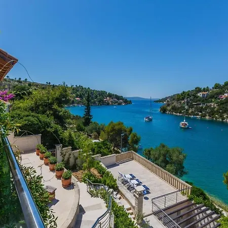 Victoria - Beachfront Luxury Bobovišća
