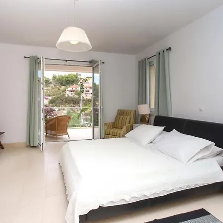 Victoria - Beachfront Luxury * Bobovišća