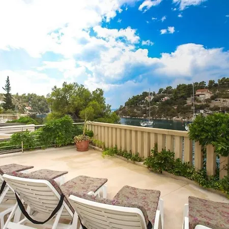 Victoria - Beachfront Luxury Bobovišća