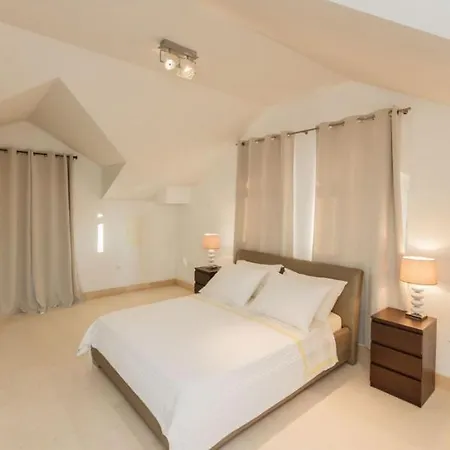 Victoria - Beachfront Luxury 別荘