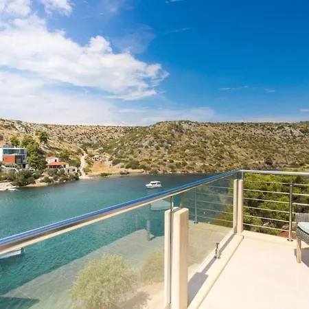 Victoria - Beachfront Luxury * Bobovišća
