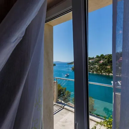 Victoria - Beachfront Luxury * Bobovišća